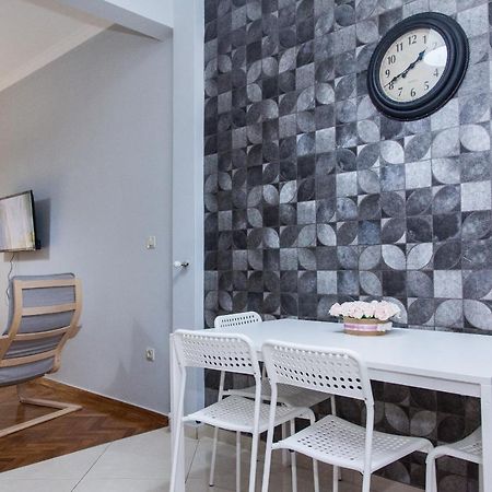 Beautiful New Decorated Apt In Athensアパートメント エクステリア 写真