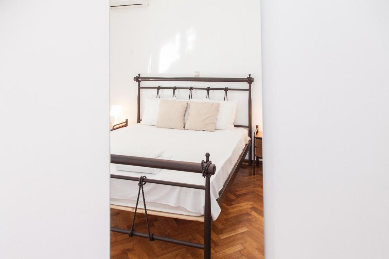 Beautiful New Decorated Apt In Athensアパートメント エクステリア 写真