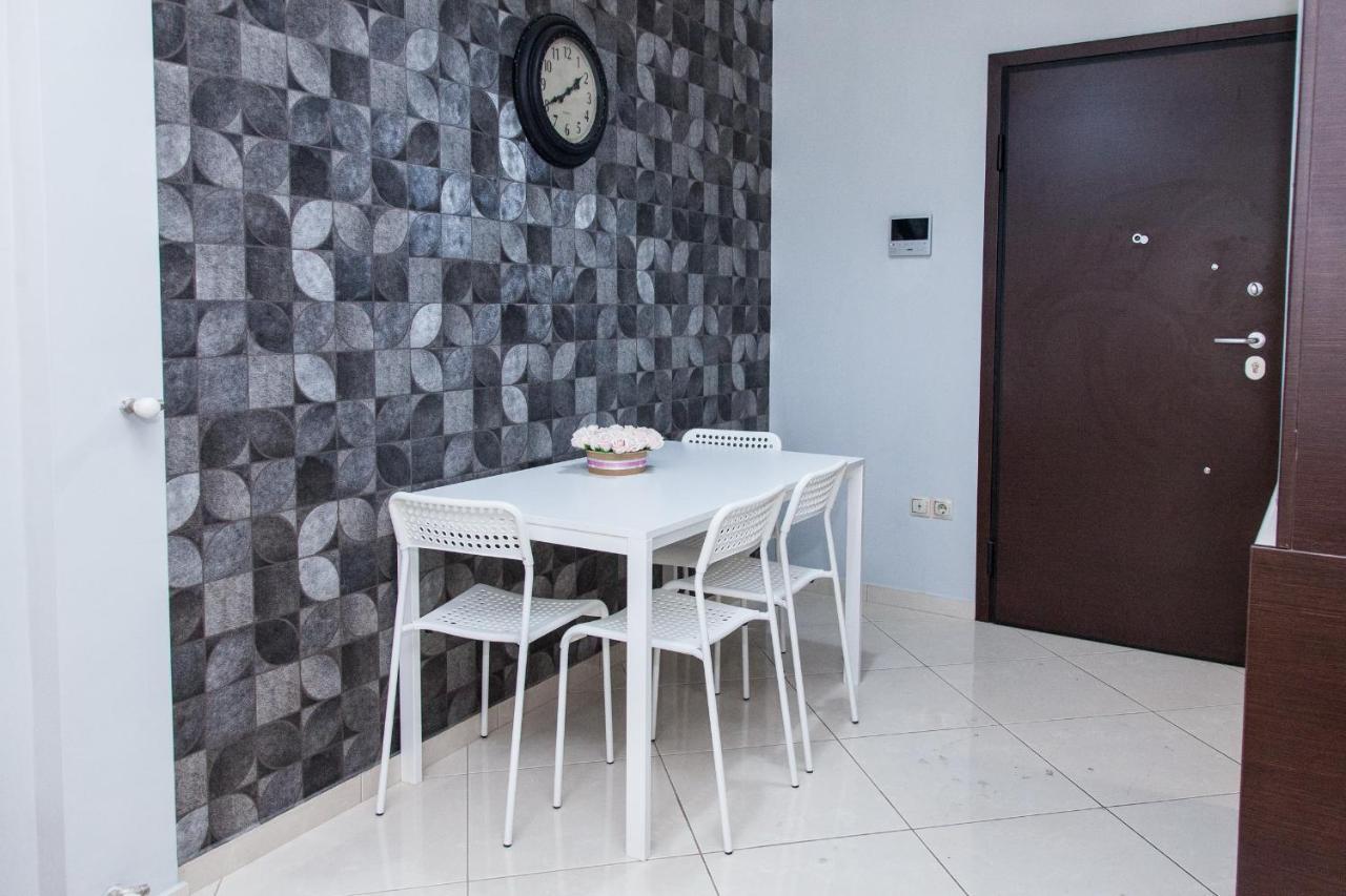 Beautiful New Decorated Apt In Athensアパートメント エクステリア 写真