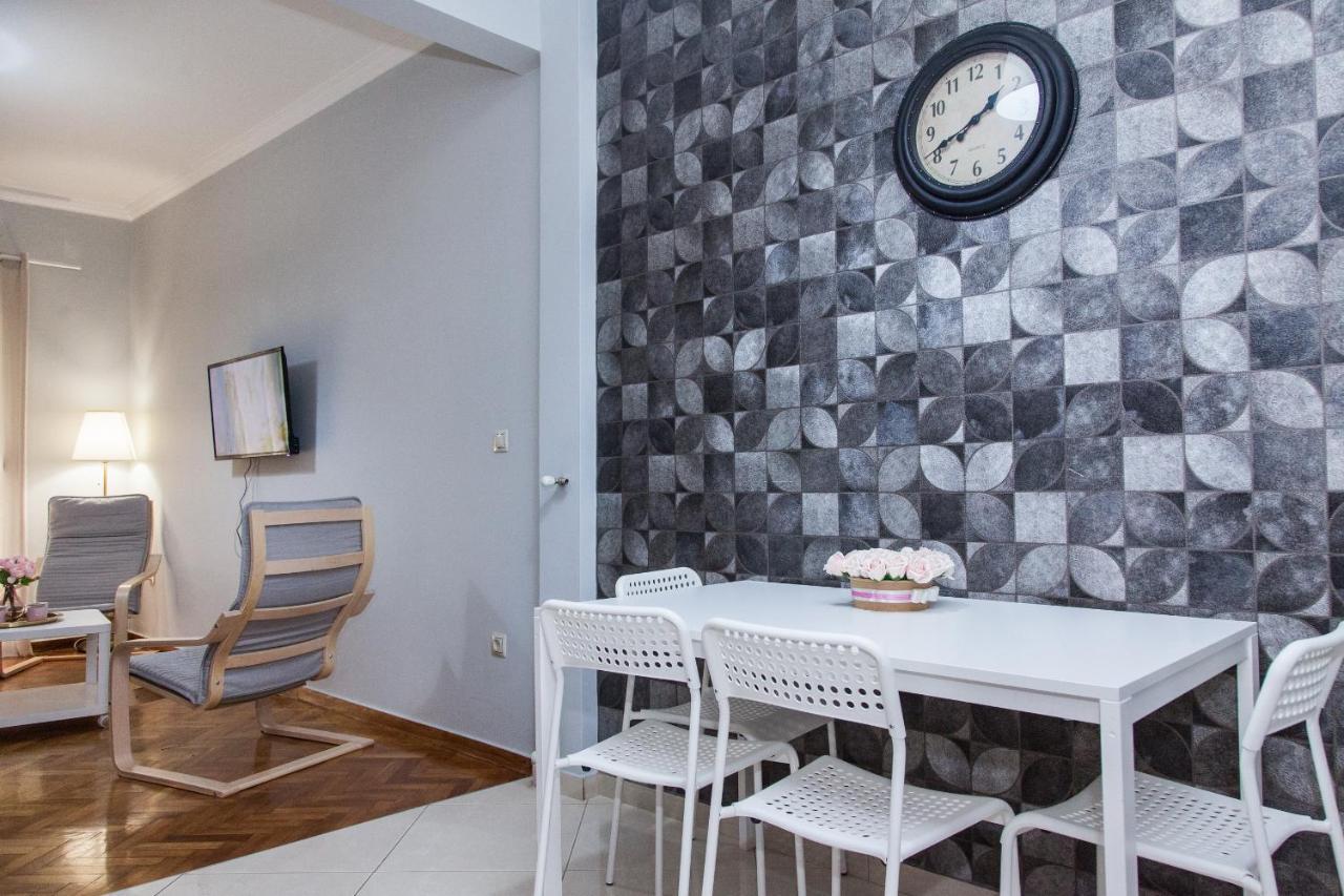 Beautiful New Decorated Apt In Athensアパートメント エクステリア 写真