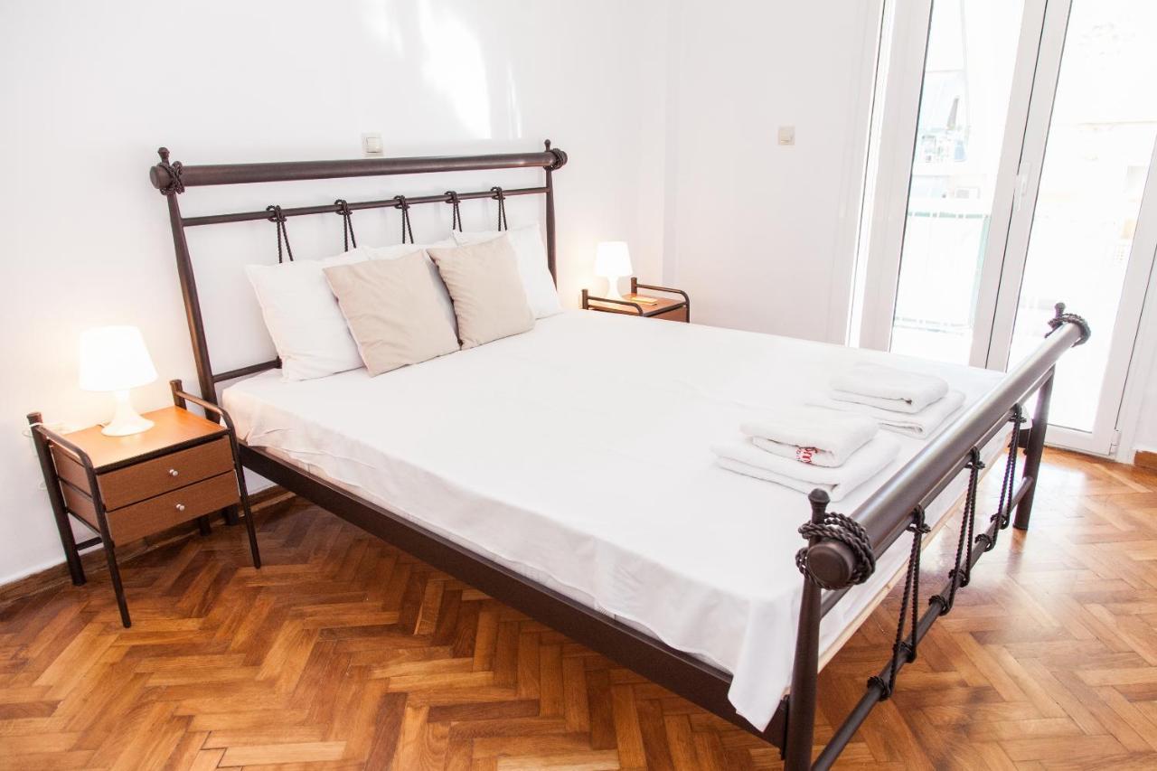 Beautiful New Decorated Apt In Athensアパートメント エクステリア 写真