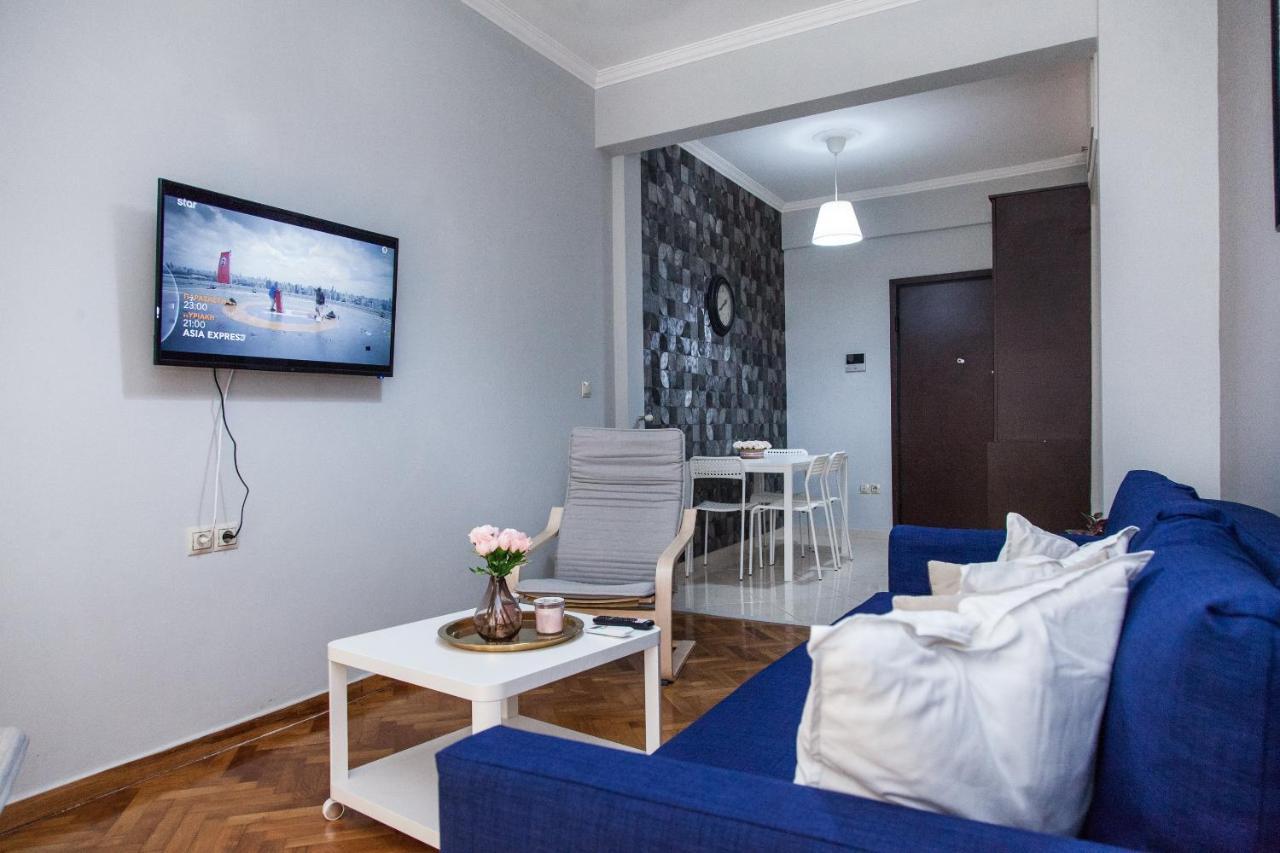 Beautiful New Decorated Apt In Athensアパートメント エクステリア 写真