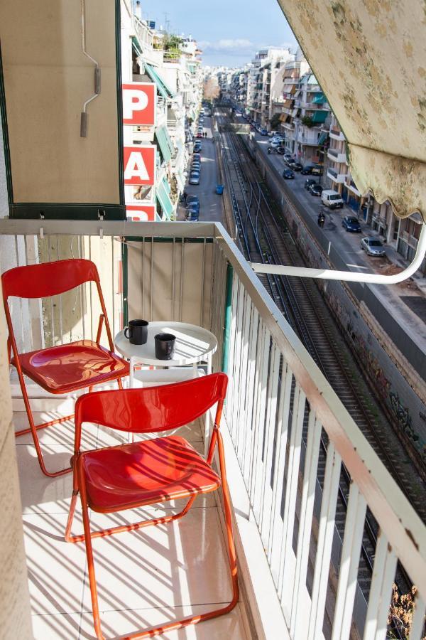 Beautiful New Decorated Apt In Athensアパートメント エクステリア 写真