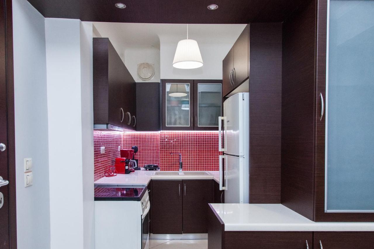 Beautiful New Decorated Apt In Athensアパートメント エクステリア 写真