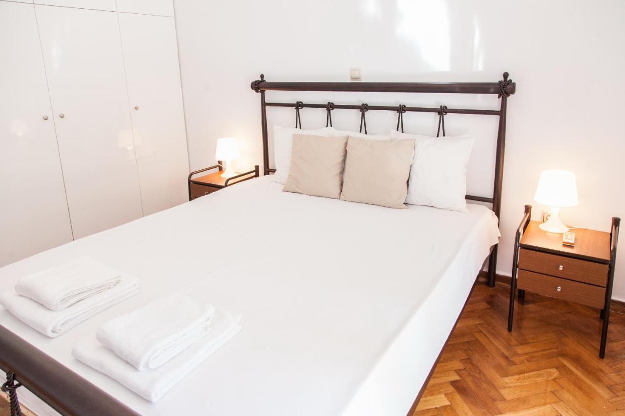 Beautiful New Decorated Apt In Athensアパートメント エクステリア 写真