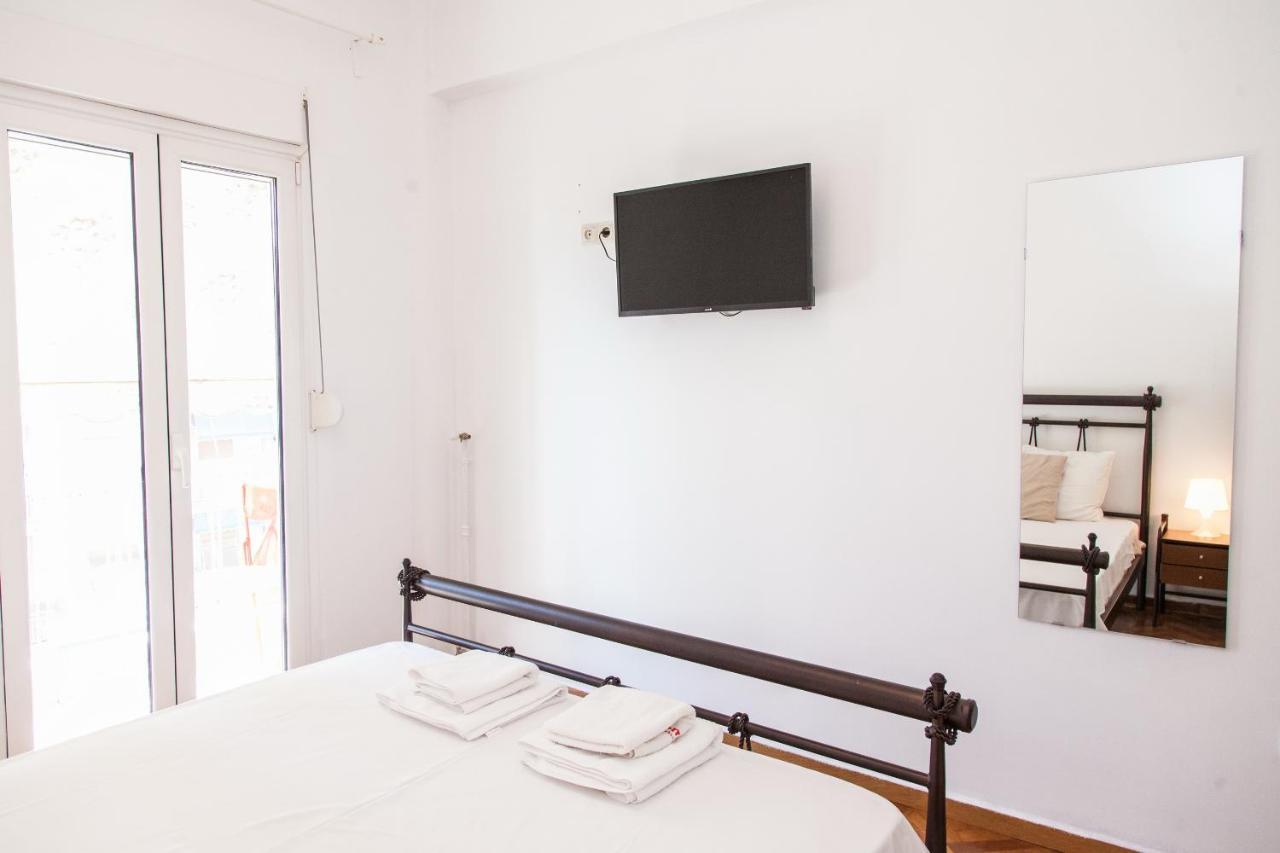 Beautiful New Decorated Apt In Athensアパートメント エクステリア 写真