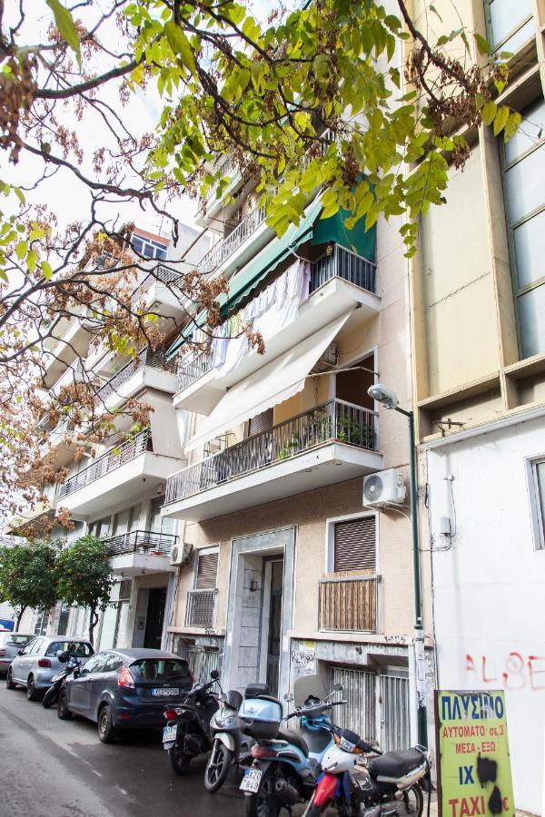 Beautiful New Decorated Apt In Athensアパートメント エクステリア 写真