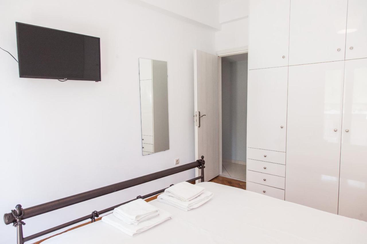 Beautiful New Decorated Apt In Athensアパートメント エクステリア 写真